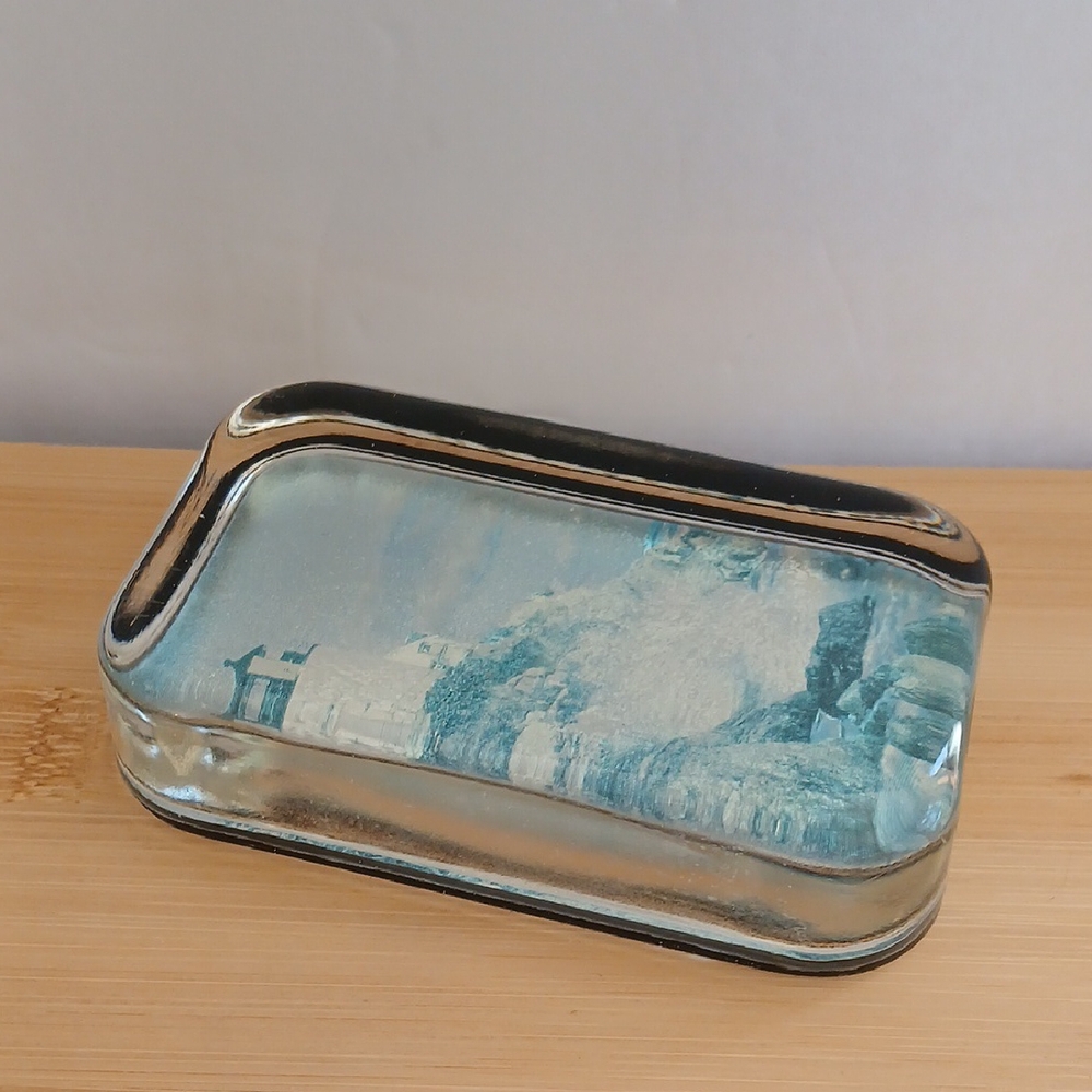 Vintage glass Enesco paperweight foil lighthouse crashing waves - Picture 2 of 7